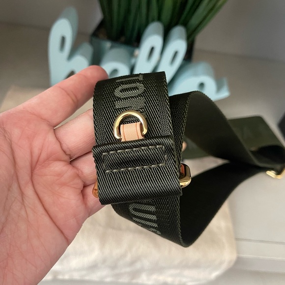 Louis Vuitton - Picture 8 of 11